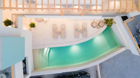 Property building, Swimming pool