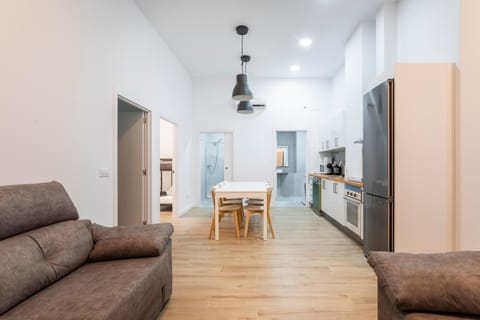 Kitchen or kitchenette, Living room, Seating area, Dining area