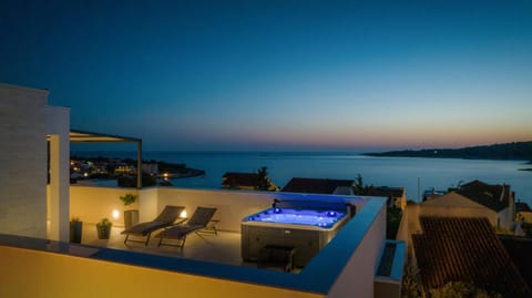 Night, Natural landscape, View (from property/room), Balcony/Terrace, Seating area, Sea view, Sunset, sunbed