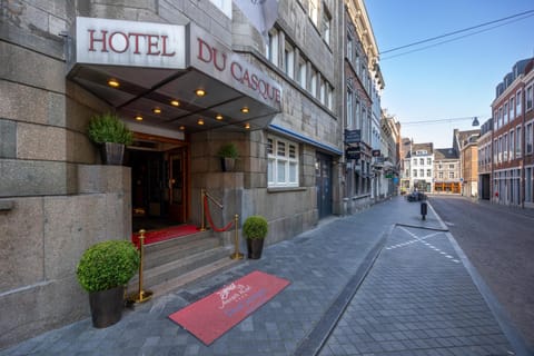 Property building, Facade/entrance, Street view, Location
