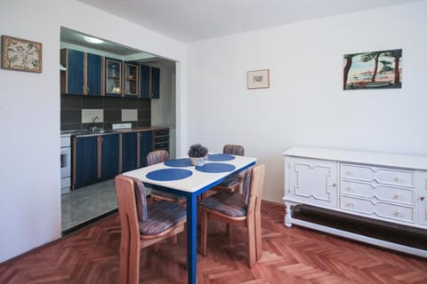 Kitchen or kitchenette, Living room, Seating area, Dining area, minibar, pet friendly, stove
