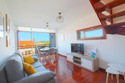 TV and multimedia, View (from property/room), Balcony/Terrace, Living room, Seating area, Dining area