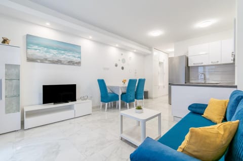 Apartment Blue Apartment in Makarska