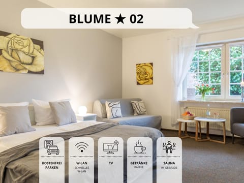 Bed, Photo of the whole room, Seating area, Bedroom