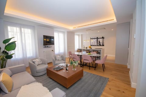 TV and multimedia, Living room, Dining area