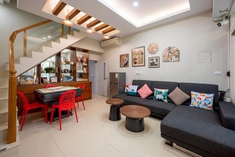 Communal lounge/ TV room, TV and multimedia, Lounge or bar, Seating area, air conditioner, air conditioner