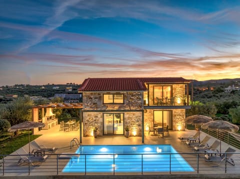 Property building, Patio, Day, Natural landscape, Pool view, Swimming pool, Sunrise, Sunset, sunbed