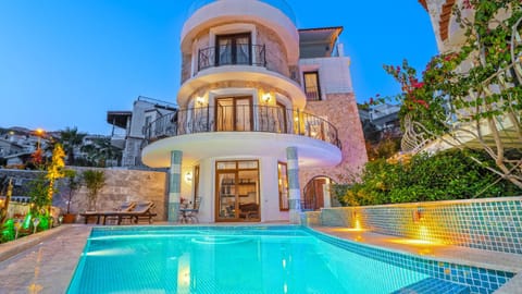 Property building, Pool view, Swimming pool, sunbed
