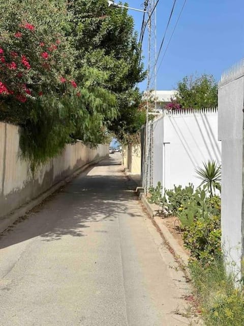 Neighbourhood, Street view