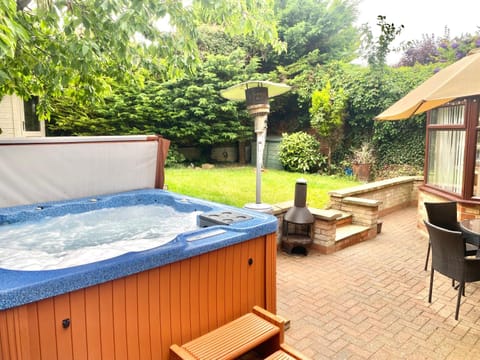 Garden, Hot Tub, Garden view
