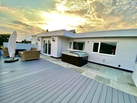 Bryn Mair cottage overlooking Snowdon House in Wales