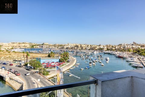 Nearby landmark, Day, Natural landscape, Activities, Bird's eye view, View (from property/room), Balcony/Terrace, City view, Lake view, River view, Sea view