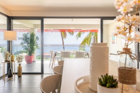 View (from property/room), Balcony/Terrace, Dining area, Sea view