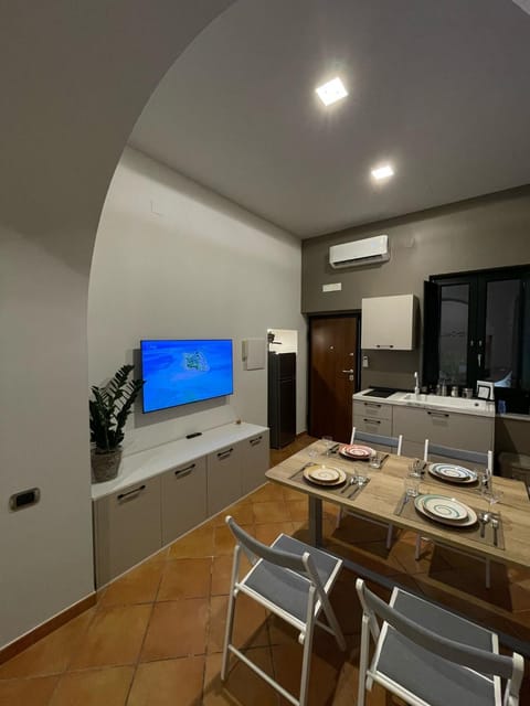 Dining area, locker, locker