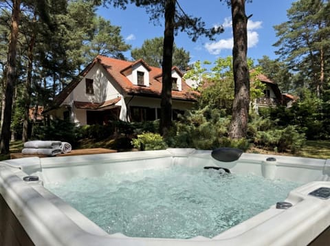 Day, Natural landscape, Garden, Hot Tub, Garden view, Pool view, Swimming pool