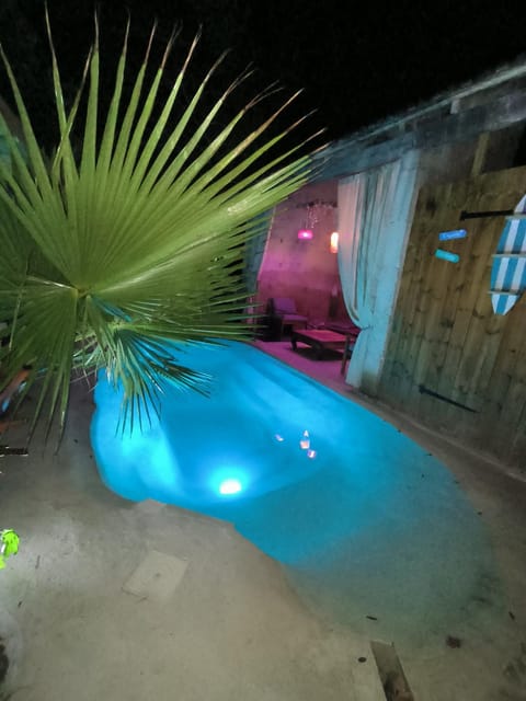 Swimming pool, Swimming pool