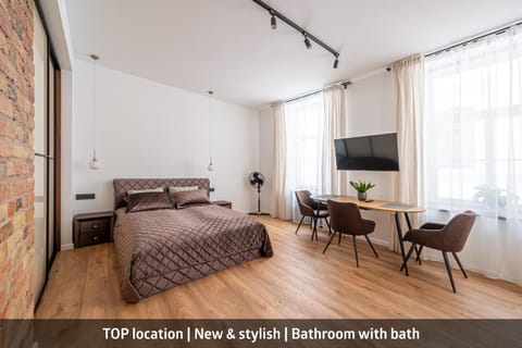 Bed, TV and multimedia, Living room, Seating area, Evening entertainment
