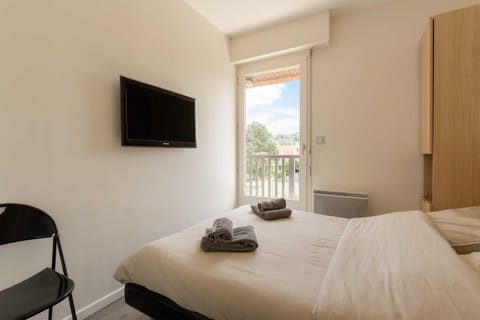 Stunning 2-bedroom accommodation - pool and tennis Apartment in Deauville