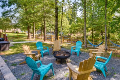 South Carolina Retreat with Fireplace and Lake Access! House in Lake Keowee