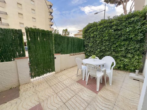 Patio, Day, Balcony/Terrace