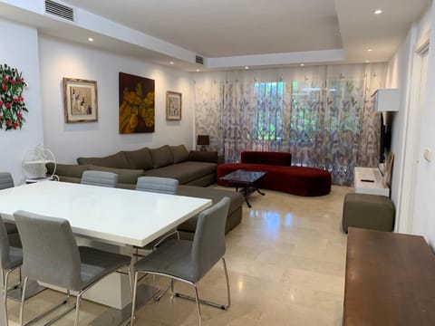 Communal lounge/ TV room, Living room, Dining area