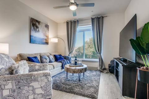 TV and multimedia, Living room, Seating area, Evening entertainment, fireplace