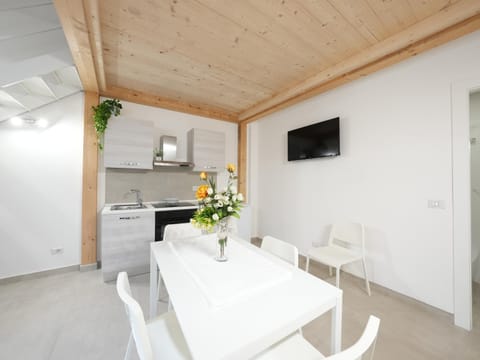 TV and multimedia, Kitchen or kitchenette, Living room, Seating area