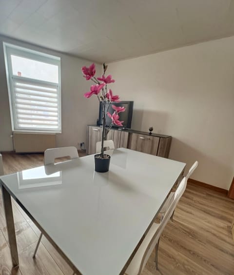 Charbonnel 1 A Charleroi-airport Apartment in Charleroi