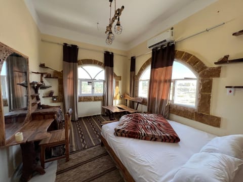 Bed, Photo of the whole room, Seating area, Bedroom