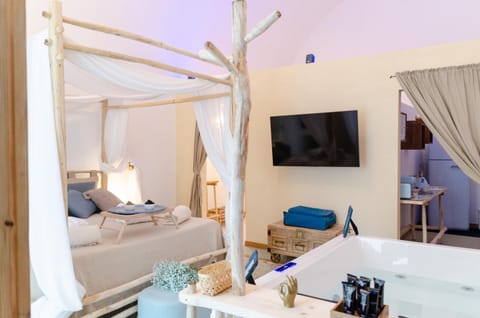 TV and multimedia, Photo of the whole room, Bedroom