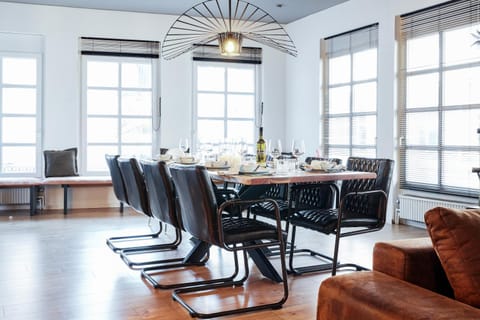 Dining area, Food