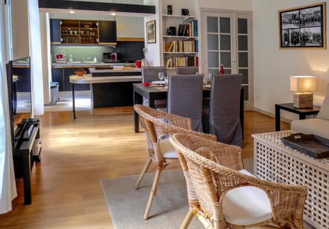 TV and multimedia, Living room, Photo of the whole room, Dining area, kitchen
