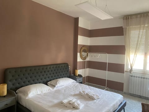 Elegante camera con finiture di lusso appena ristrutturata Bed and Breakfast in Marina di Carrara