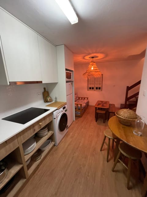 Kitchen or kitchenette, Living room, Seating area, Dining area, minibar, stove, washing machine