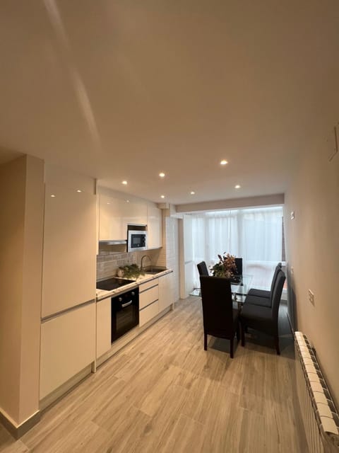 Kitchen or kitchenette, minibar, pet friendly, stove