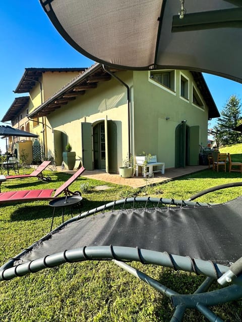 Property building, Garden, Garden, Garden view, sunbed