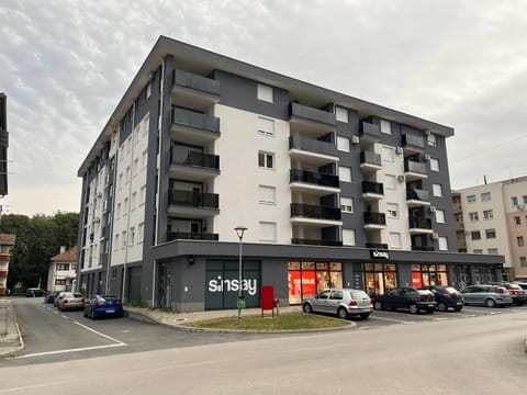 Property building, Street view, Location