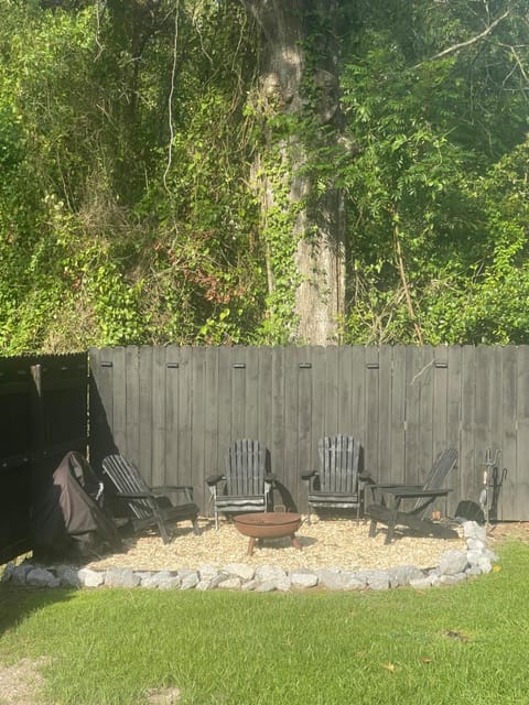 Tiny Home Hot Tub Privacy Fence Fire Pit Peaceful Neighborhood near Bogue Chitto State Park House in Mississippi