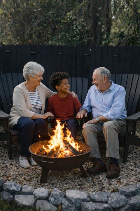 Tiny Home Hot Tub Privacy Fence Fire Pit Peaceful Neighborhood near Bogue Chitto State Park House in Mississippi