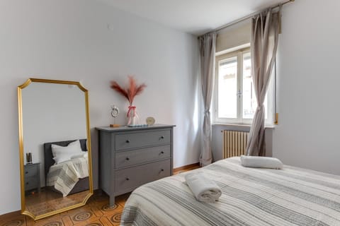 Bed, Photo of the whole room, Bedroom, internet, towels, wardrobe