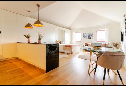Kitchen or kitchenette, Living room, Seating area, Dining area, Area and facilities