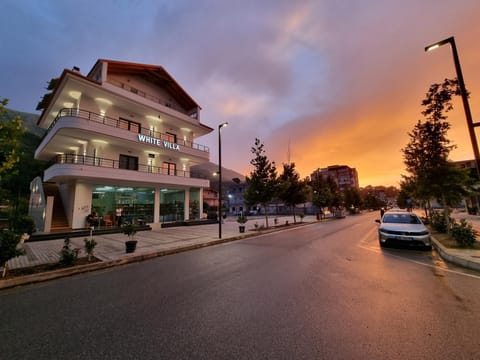 Property building, Day, Neighbourhood, Street view, Location, Sunrise, Sunset, Parking