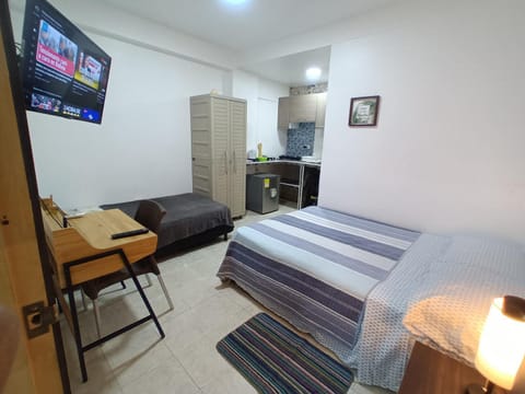 Bed, TV and multimedia, Photo of the whole room