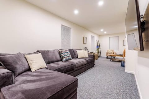 Saratoga Serenity: Charming Rental Nearby Downtown House in Saratoga Springs