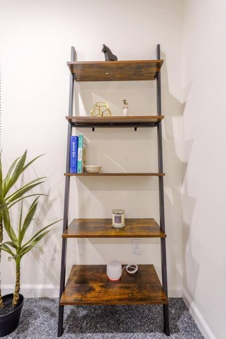 Saratoga Serenity: Charming Rental Nearby Downtown House in Saratoga Springs