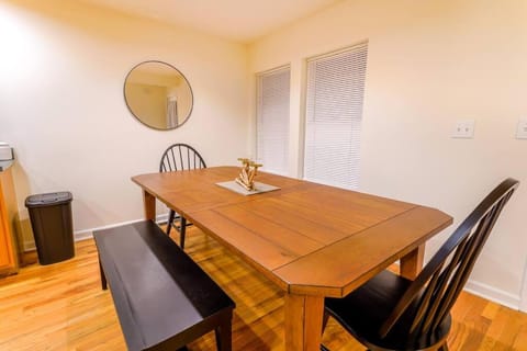 Saratoga Serenity: Charming Rental Nearby Downtown House in Saratoga Springs