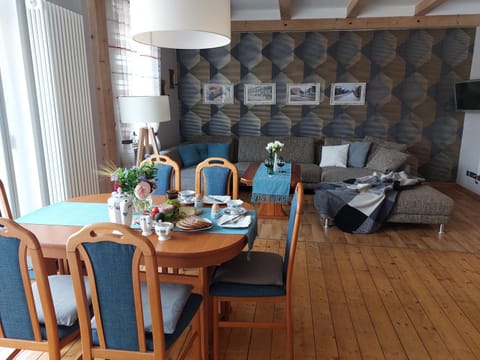 Living room, Seating area, Dining area