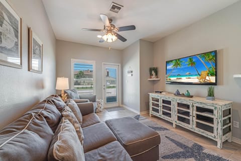 TV and multimedia, Living room, Seating area, furniture