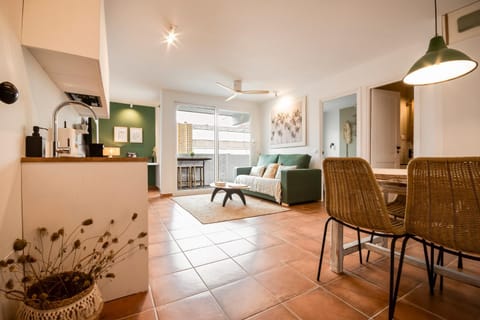Kitchen or kitchenette, Living room, Dining area, fireplace