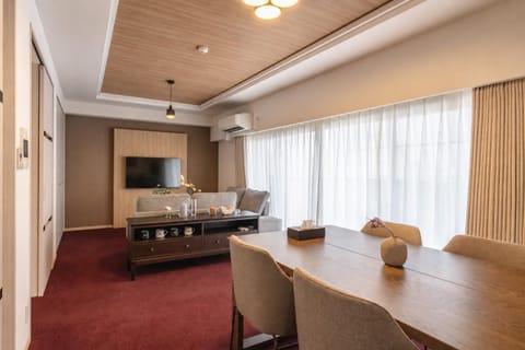 TV and multimedia, Living room, Photo of the whole room, Dining area